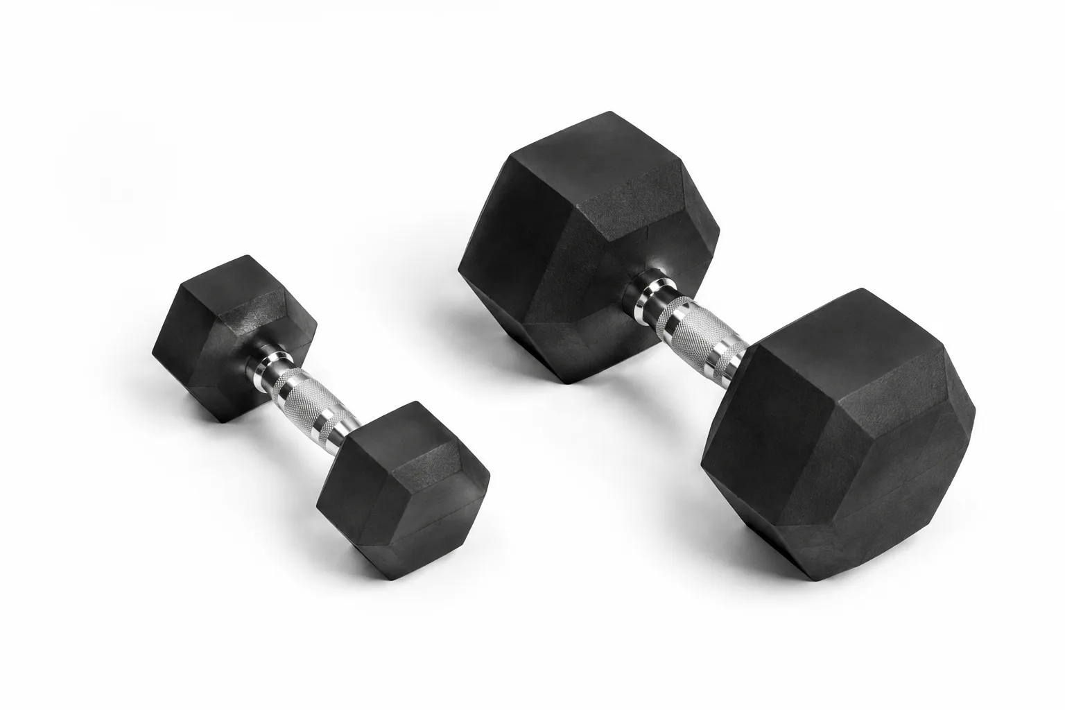Twee ongemarkeerde hex dumbbells van verschillende afmetingen